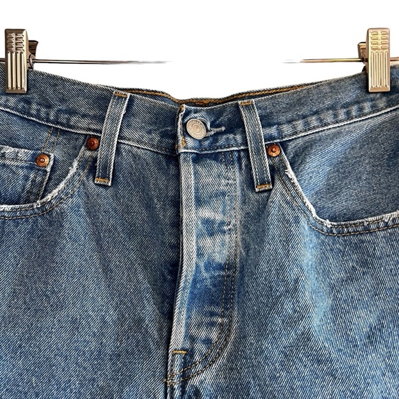 Levi’s 501 cut off jean shorts in classic blue denim size 27 excellent condition - Picture 2 of 12